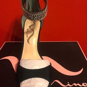 New Nina Black Heels/ Never worn